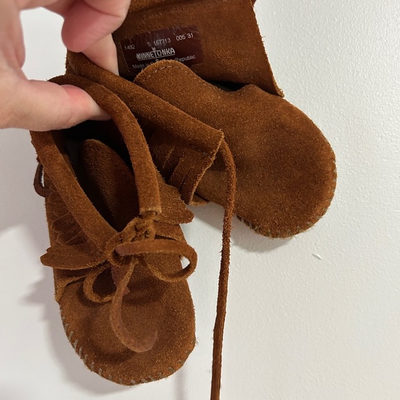 Minnetonka Fringe Bootie Infant size 5 - Picture 3 of 12